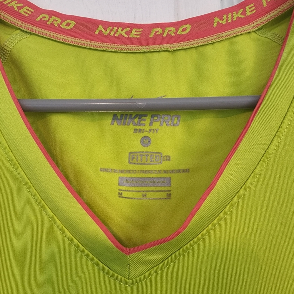 Nike top - Picture 2 of 3